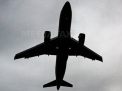 Un avion cu 234 de persoane la bord a aterizat fortat pe un camp, langa un aeroport din Moscova. Momentul in care avionul atinge solul - FOTO/VIDEO