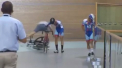 Un arbitru a prevenit un accident masiv la o cursa de ciclism din Franta. Dupa ce doi participanti s-au ciocnit, bicicleta unuia dintre ei a ramas pe traseul pe care in cateva secunde, urmau sa treaca restul concurentilor - VIDEO