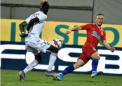 FCSB este din nou pe muchia de cutit. In mansa tur a playoff-ului Europa League, vice-campioana Romaniei nu a reusit sa se impuna pe teren propriu, multumindu-se doar cu un egal de 0 la 0 - VIDEO