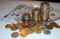 Cat valoreaza un euro si un dolar. Curs valutar 23 august - FOTO