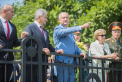 Pentru sarbatoarea socialistilor, Ministrul rus al Apararii a ajuns astazi la Chisinau, la invitatia sefului statului. Cei doi au mers la complexul memorial din Serpeni, iar apoi au discutat departe de ochii presei - VIDEO