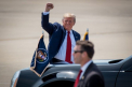 Trump a sugerat ca uraganele sa fie oprite cu bombe nucleare, pentru a proteja SUA