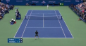 Nici ploaia nu l-a oprit pe Roger Federer sa se califice in turul urmator de la US Open. In conditii climaterice dificile, elvetianul a trecut in 4 seturi de adversarul sau din Bosnia, avansand in turul 3 al competitiei - VIDEO
