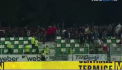 Fanii lui Dinamo Bucuresti continua sa-si faca de cap si sa provoace incidente. Ultrasii veniti acasa la cei de la Sepsi s-au luat la bataie cu suporterii gazdelor, dar si cu fortele de ordine, fiind evacuati cu gaze lacrimogene - VIDEO