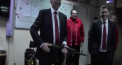 Hocheistii clubului Celeabinsk, din Rusia, s-au trezit amenintati de propriul antrenor. Acesta a intrat in vestiare cu o pusca AK-47 in mana - VIDEO
