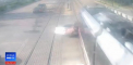 Masina tarata zeci de metri pe sine de un tren. Este incredibil cum a fost gasit soferul - VIDEO