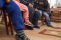 Caz ingrozitor intr-o institutie cu copii din capitala. Micutii batuti de dadace cu capul de masa si tinuti ore in sir in toaleta „ca sa nu fie vazuti”: „Au fundul vanat de la atata stat pe olita. Ii spala ce pe niste carpe cu spuma prin gurita si ochi.” Ministerul s-a autosesizat