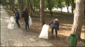 Si-au petrecut ziua libera, in folosul naturii. Mai multi elevi de la diferite licee din capitala au facut curatenie in parcuri. In cateva ore, si-au umplut sacii cu sticle si plastic. Tinerii au creat trei puncte de colectare a deseurilor, care ulterior vor fi duse la reciclare - VIDEO