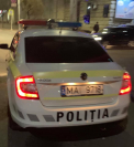 O femeie se plange ca un tanar, prieten de-al sau, ar fi fost lovit ieri cu o sticla in cap, chiar in PMAN. Aceasta spune ca a chemat politia si a asteptat doua ore, ca pana la urma sa nu mai vina, iar doua masini de patrulare care se aflau acolo au refuzat sa duca faptasul la Inspectorat - FOTO
