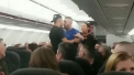 Un avion a aterizat de urgenta dupa ce mai multi pasageri s-au luat la bataie