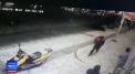 A fost legat cu o funie si tarat de o masina pe sosea - VIDEO