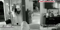 Le-a spart usa si a mers sa doarma in baie. Detaliul surprins de camerele de supraveghere - VIDEO