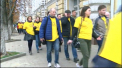 Flashmob cu boxe si rap, in fata primariei. Candidatul la locale, Dumitru Tira, impreuna cu sustinatorii sai, au mers in fata cladirii municipalitatii, unde au dat muzica tare si au indemnat locuitorii capitei sa zambeasca mai mult - VIDEO