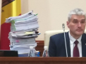 Raportul privind frauda bancara, prezentat la tribuna parlamentului. Presedintele comisiei, Alexandru Slusari, cere demisia viceguvernatorilor BNM si tragerea la raspundere penala a mai multor politicieni - VIDEO