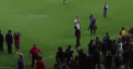 Ibrahimovic este din nou in centru atentiei in Statele Unite. Suparat de esecul echipei sale, Zlatan nu si-a ascuns frustarea si, la iesirea de pe teren, a facut un gest obscen catre un suporter al gadelor - VIDEO