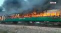Cel putin 64 de persoane au murit, iar alte 39 s-au ales cu diverse arsuri dupa ce trenul in care se aflau a luat foc. Incidetul s-a produs in aceasta dimineata in Pakistan - VIDEO