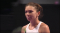 Simona Halep a ratat dramatic calificarea in semifinalele Turneului Campioanelor. Numarul cinci mondial, a fost invins-a in trei seturi de cehoaica Karolina Pliskova - VIDEO