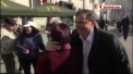 S-a plimbat pe bulevardul Stefan cel Mare, a dat mana si s-a imbratisat cu trecatorii. In ultima zi de campanie electorala, Andrei Nastase si-a propus sa mobilizeze locuitorii capitalei si sa-i convinga sa iasa duminica la vot impartind pliante si ziare - VIDEO