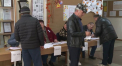 Preotul din satul Gura Galbenei ravneste la functia de primar al localitatii si concureaza in al doilea tur cu fostul edil. Astazi, slujitorul bisericii si-a luat zi libera de la munca, a intrat in lacasul sfant doar ca sa se roage, dupa care a mers la vot. Ce spune acesta - VIDEO