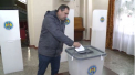 Treziti cu noaptea-n cap, unii oraseni si-au inceput ziua la sectiile de votare. Ce spun acestia, dupa ce arunca buletinul de vot in urna - VIDEO