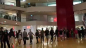 Cel putin 5 persoane au fost ranite in Hong-Kong, in timpul protestelor pro-democratie care aveau loc intr-un mall. Un barbat inarmat cu un cutit a intrat in multime si a atacat mai multi oameni - VIDEO