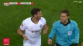 Momente incredibile in campionatul Germaniei. Capitanul lui Frankfurt, David Abraham, a fost eliminat de pe teren, dupa ce l-a lovit intentionat pe antrenorul rivalilor de la Freiburg - VIDEO