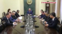 Prima sedinta a noului guvern, investit ieri in fuga, a buimacit presa. Initial s-a anuntat ca executivul se intruneste la opt, apoi ca sedinta se amana. De fapt, intrunirea a avut loc, dar fara presa - VIDEO
