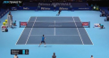 Roger Federer si-a asigurat prezenta in semifinalele Turneului Campionilor pentru a 16-a oara in cariera. Elvetianul a obtinut o victorie clara in fata rivalului Novak Djokovic - VIDEO
