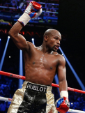 Americanul Floyd Mayweather, unul dintre cei mai mari boxeri din toate timpurile, a anuntat ca nu va mai urca niciodata in ringul profesionist.Pugilistul se va concentra pe alte proiecte, precum dezvoltarea lantului sau de sali de box - VIDEO