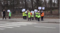 “STOP ALCOOL LA VOLAN”. Au incercat sa-i disciplineze pe soferi... prin poezie. Mai multi elevi din Balti au organizat un flashmob pe trecerile de pietoni din oras - VIDEO
