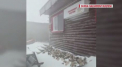 Iarna vine peste Romania cu ninsori si vijelii. In zonele de munte s-a depus un strat gros de zapada, iar salvamontistii ii indeamna pe cei dornici de drumetii sa stea acasa - VIDEO