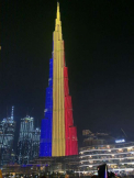 Cea mai inalta cladire-turn din lume, Burj Khalifa, iluminata in culorile steagului Romaniei