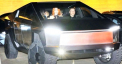Elon Musk, un nou moment jenant. Ce a patit cand a iesit la plimbare cu un Cybertruck - VIDEO