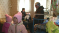 DARUIESTI SI CASTIGI: Sase copii din Glodeni, crescuti in saracie de mama lor, au ramas practic pe drumuri in plina iarna. Casa lor aproape ca se prabuseste, iar ei s-au adapostit la un centru de plasament - VIDEO