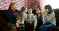 O mama singura cu 4 copii isi creste cu greu micutii dupa ce sotul sau a murit, iar cumnatii au alungat-o din casa unde locuiau. In prag de sarbatori, femeia s-a imbolnavit, iar nevoile au crescut la numar - VIDEO