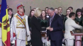 Igor Dodon, decorat cu o medalie de bascanul Irina Vlah la sarbatoare de 25 de ani de autonomie a Gagauziei - VIDEO