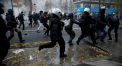 Anul se incheie cu proteste la Paris. Sute de oameni au manifestat pe strazi impotriva reformei sistemului de pensii - VIDEO