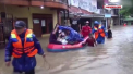 Ploile torentiale fac prapad in Indonezia. Cel putin 20 de persoane si-au pierdut viata, in urma indunadtiilor, iar zeci de mii au fost nevoite sa-si paraseasca locuintele - VIDEO