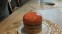 Un american se mandreste cu cel mai vechi hamburger din lume. Dupa cum arata bonul de plata, in iulie acesta va implini 21 de ani - VIDEO