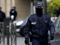 Un barbat, ce tinea in mana un cutit, impuscat de politistii francezi. Ce striga acesta in plina strada - VIDEO