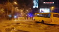 Un microbuz plin cu pasageri s-a prabusit sub pamant, la Kiev. Asta dupa ce s-a spart o teava cu apa fierbinte, surpand asfaltul - VIDEO