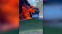 Scene de cosmar pe o autostrada. Un autobuz plin cu studenti a luat foc