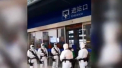 Noi imagini de cosmar din China. Bolnavii zac pe jos in spitale, garile sunt pazite cu arme automat - VIDEO