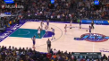 Utah Jazz a suferit prima infrangere, dupa o serie de victorii consecutive in campionatul regulat al Ligii Nord-Americane de baschet. Aseara, formatia din Salt Lake City a fost invinsa pe propriul teren de rivalii din Houston - VIDEO