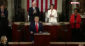 Scene bizare si tensiuni la sedinta Congresului american. Donald Trump a refuzat sa dea mana cu sefa democrata a Camerei Reprezentantilor. Iar in schimb, Nancy Pelosi a rupt foaia cu discursul, pregatit de presedinte - VIDEO