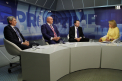 Odata cu cresterea salariilor deputatilor, si alti functionari au beneficiat de lefuri mai mari. Democratii si socialistii, cei care au votat initiativa, spun ca opozitia a scos ideea din context pentru a face zarva - VIDEO