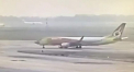 Momentul dramatic in care un Boeing 737 trece peste masina de tractare. Unul dintre mecanici, strivit de avion  - VIDEO