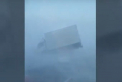 Un camion a zburat de pe sosea de o furtuna de zapada, intr-un oras din Siberia - VIDEO