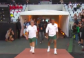 Pe un teren de fotbal, sub privirile a peste 50 de mii de spectatori. Meciul demonstrativ dintre Roger Federer si Rafael Nadal a avut loc la Cape Town, in Africa de Sud. Federer s-a impus in trei seturi - VIDEO
