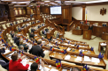 Comisia parlamentara care a investigat privatizarea Garilor Auto din Chisinau cere rezilierea contractului. Un raport la acest subiect a fost prezentat in plen - VIDEO